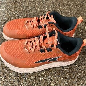 Altra outroad running shoes